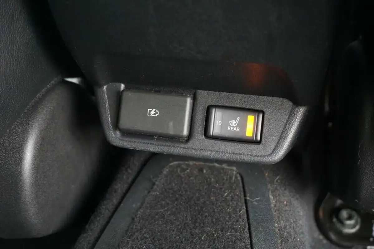 2021-nissan-leaf-e-e-tekna-big-16