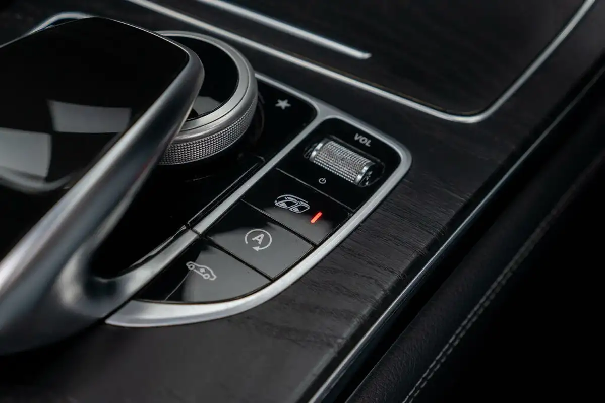 2018-mercedes-benz-glc-class-40-glc-amg-63-premiumss-coupe-4d-big-26