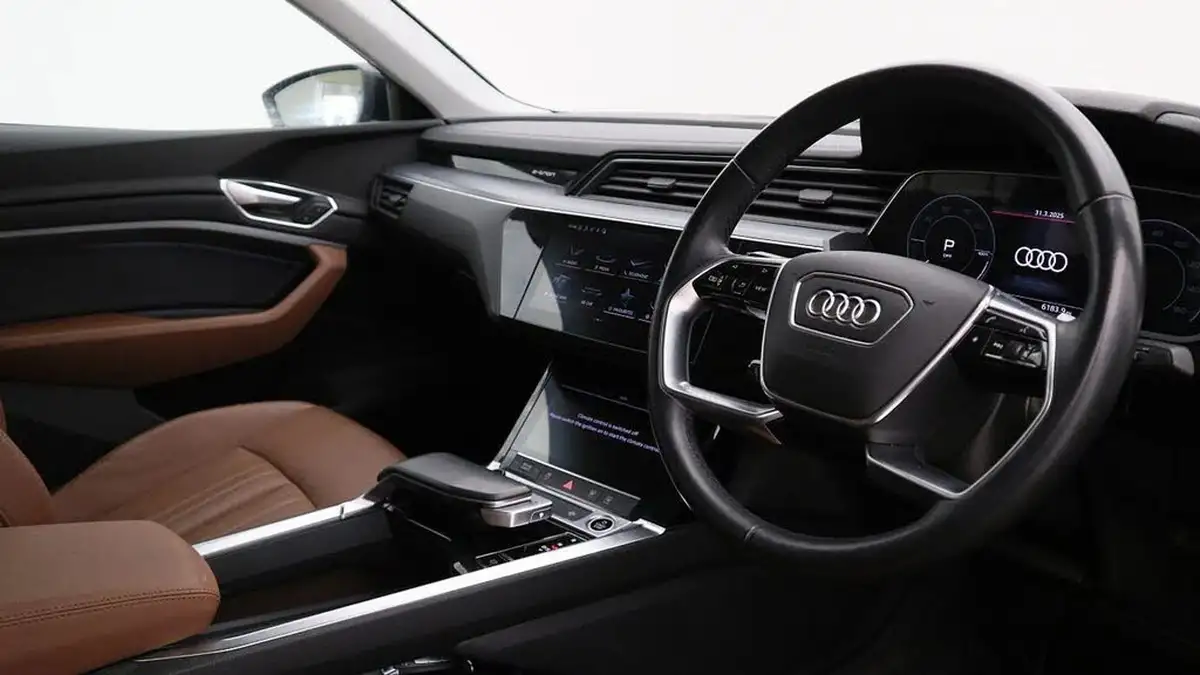 2022-audi-e-tron-50e-technik-sportback-big-6