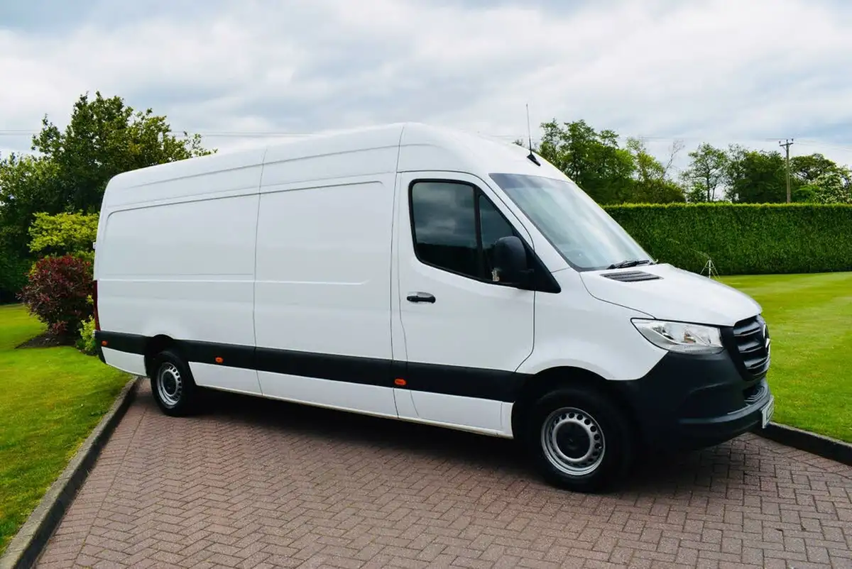2023-mercedes-benz-sprinter-big-7