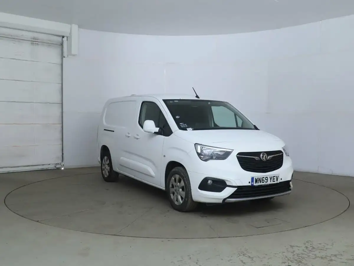 2020-vauxhall-combo-15cdti-le-nav-2300-l2h1-big-2