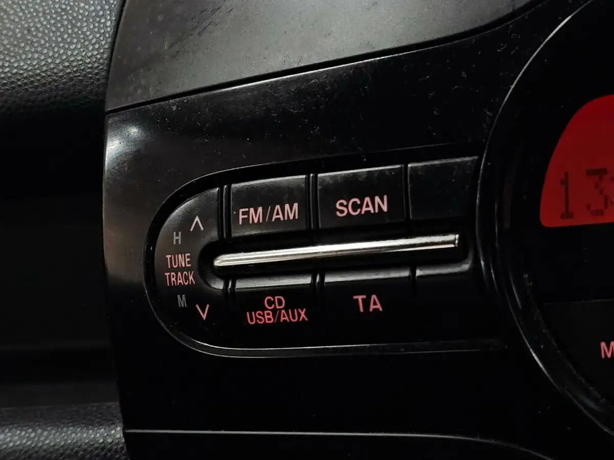 2013-mazda-mazda2-13-ts-air-con-big-51