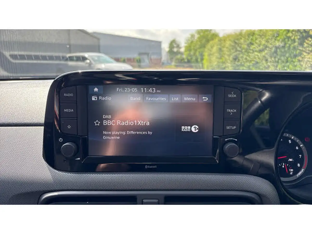 2023-hyundai-i10-12-se-connect-auto-big-11