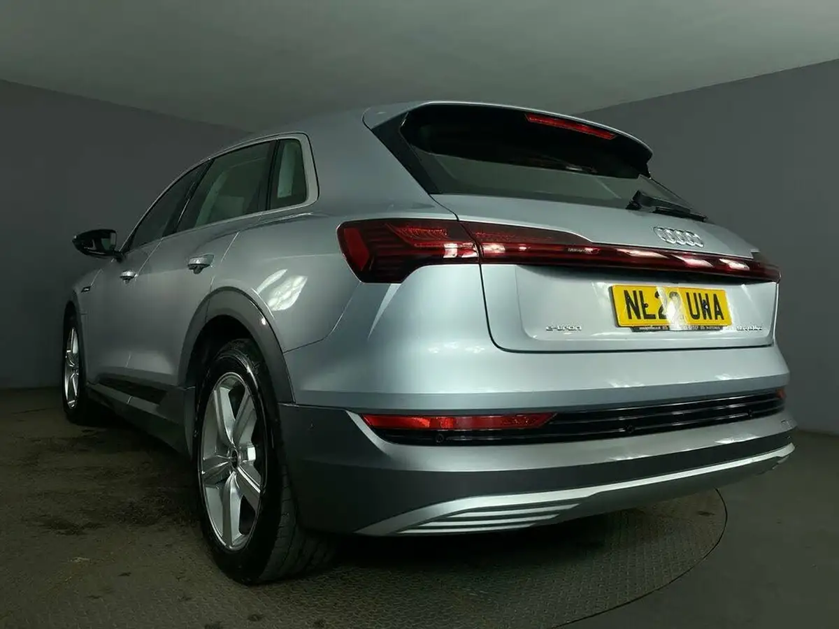 2022-audi-e-tron-55e-technik-station-wagon-big-21