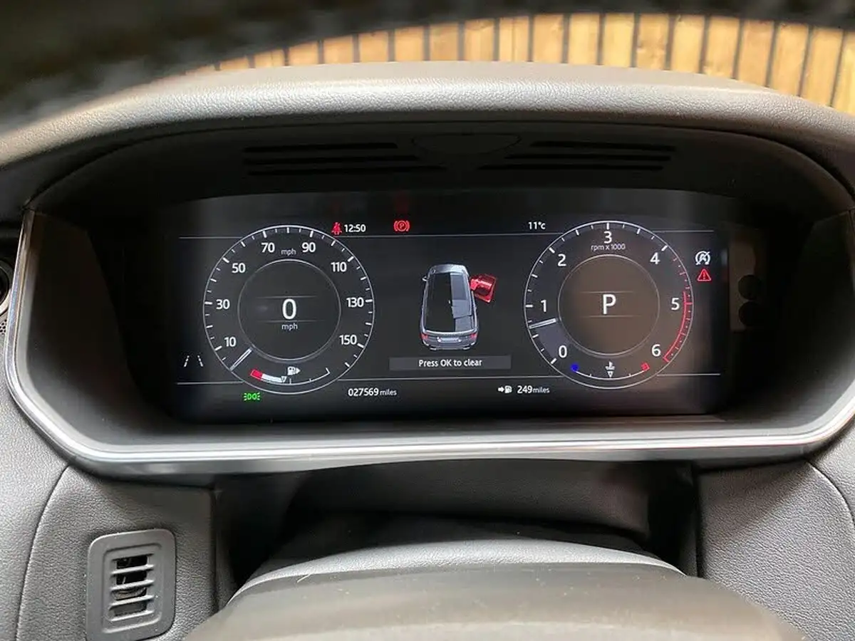 2019-land-rover-range-rover-sport-30-sdv6-hse-big-32