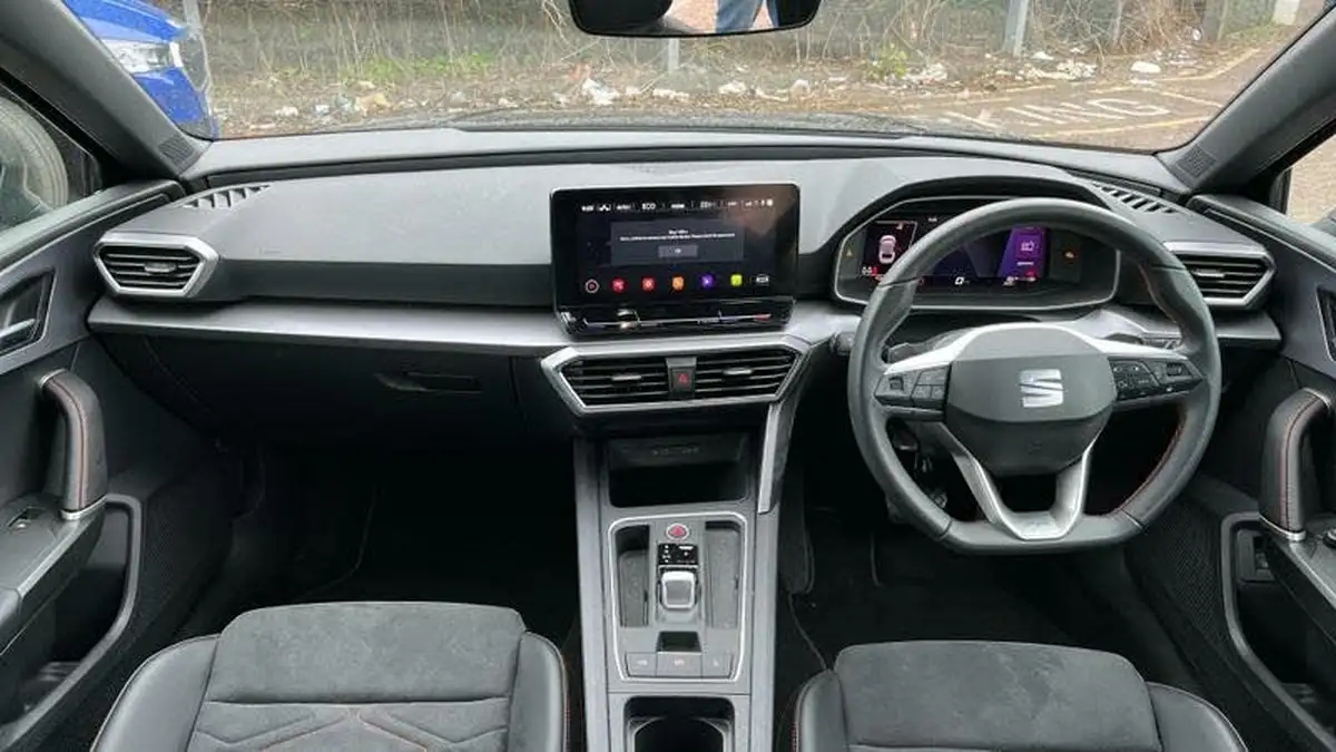 2024-seat-leon-14-e-hybrid-fr-sport-estate-big-7