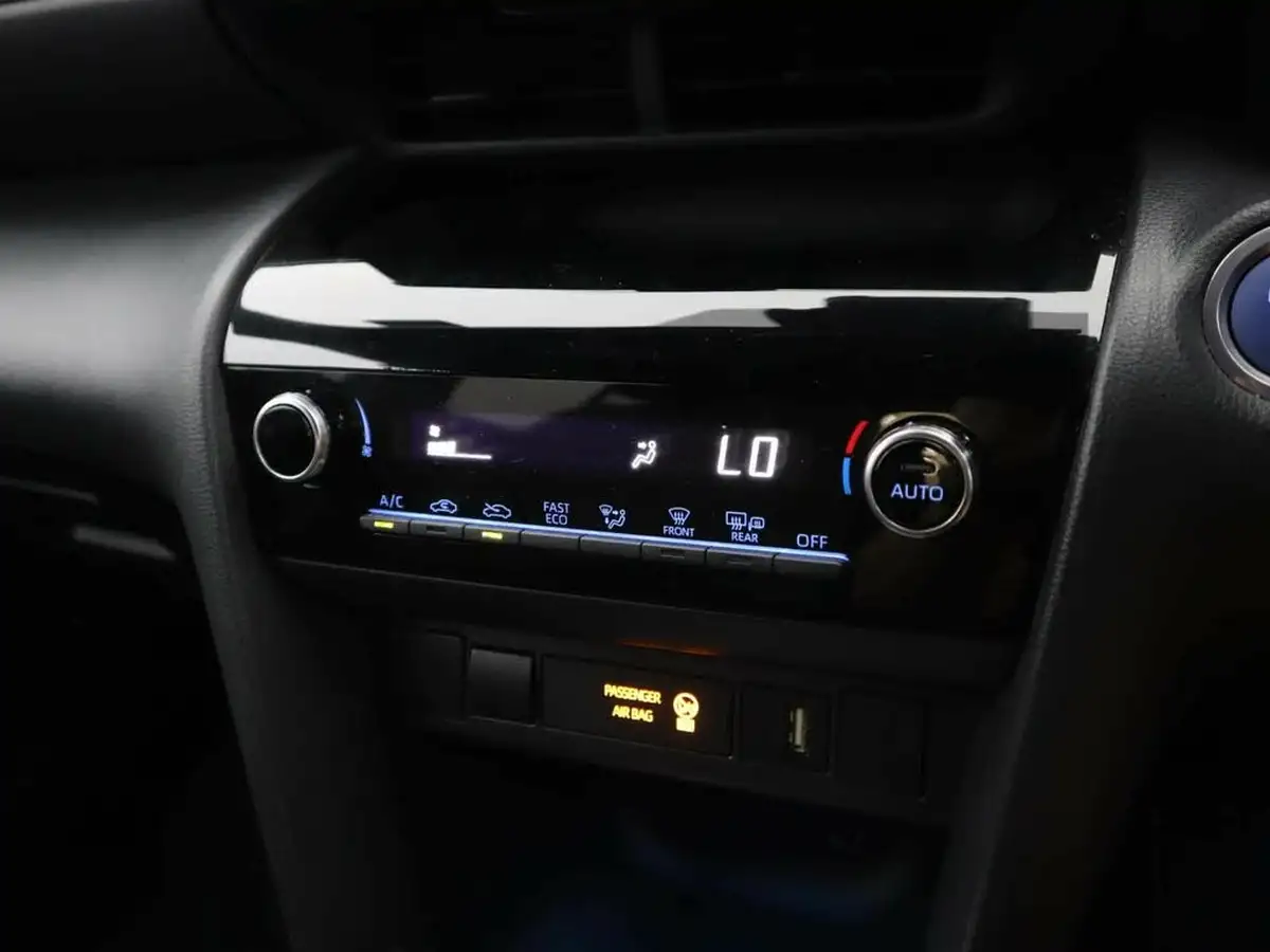 2022-toyota-yaris-15-vvt-i-design-panoramic-roof-big-24