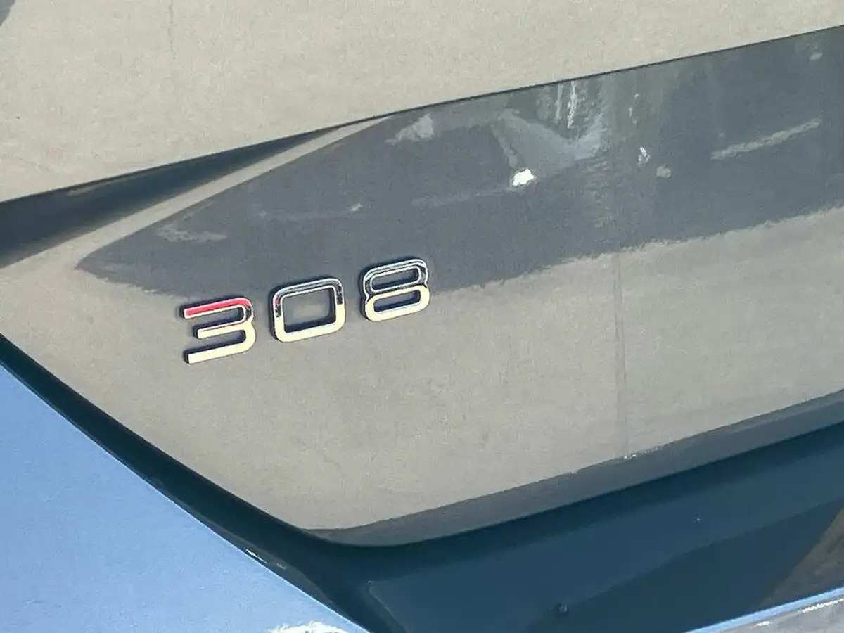 2022-peugeot-308-sw-12-puretech-allure-premium-station-wagon-eat8-big-26