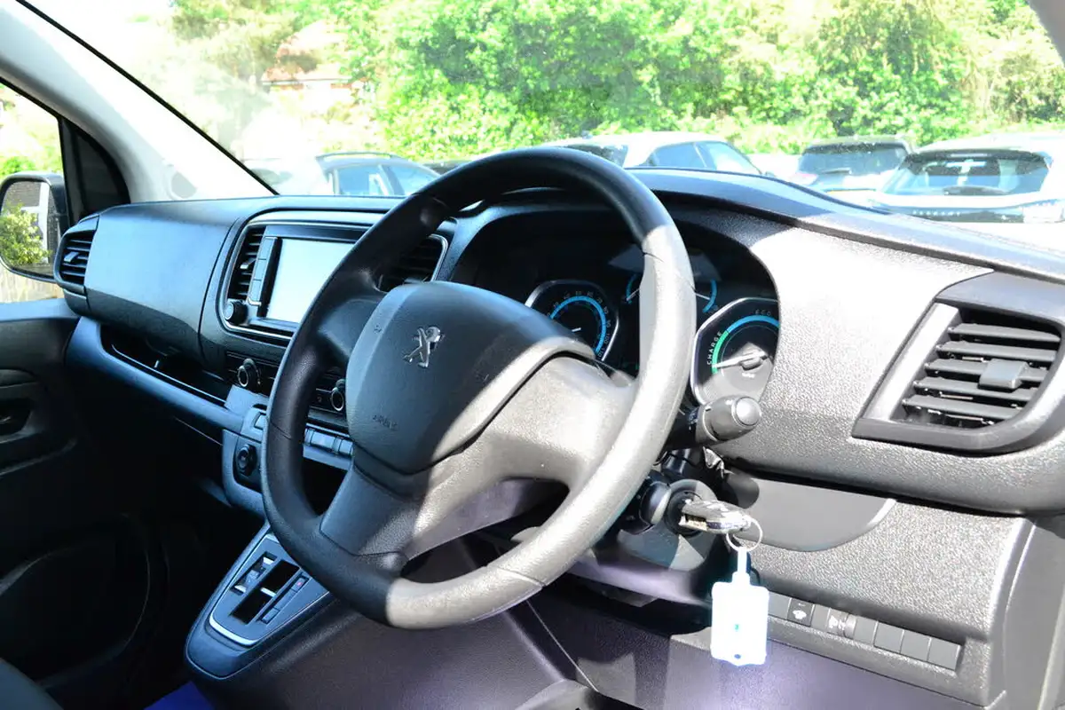 2023-peugeot-expert-e-asphalt-premium-long-75kwh-big-8