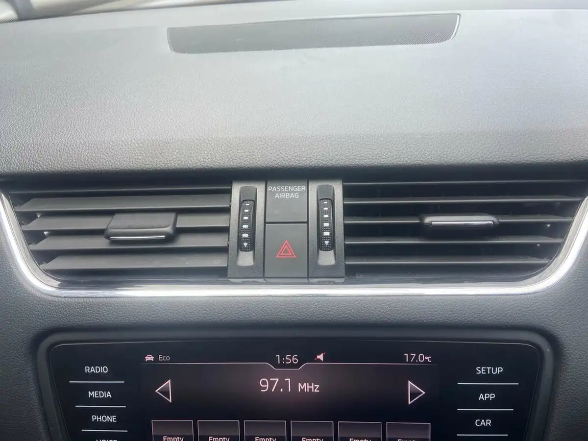 2018-skoda-octavia-16tdi-se-scr-estate-dsg-big-37