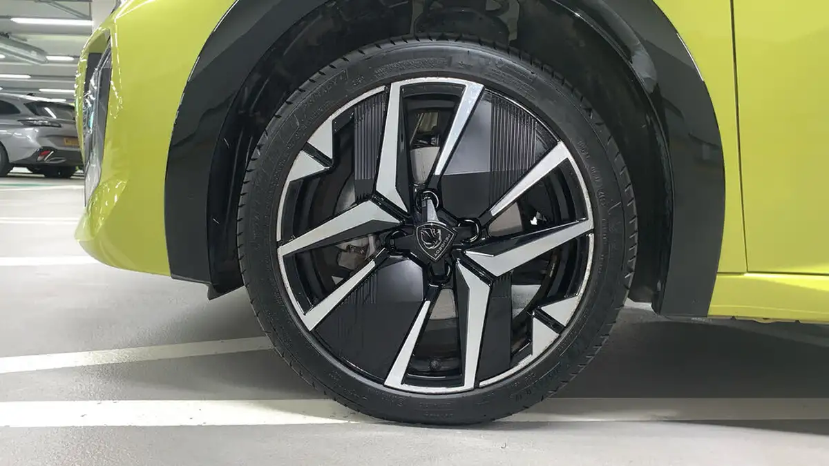 2024-peugeot-208-e-gt-156ps-51kwh-big-13