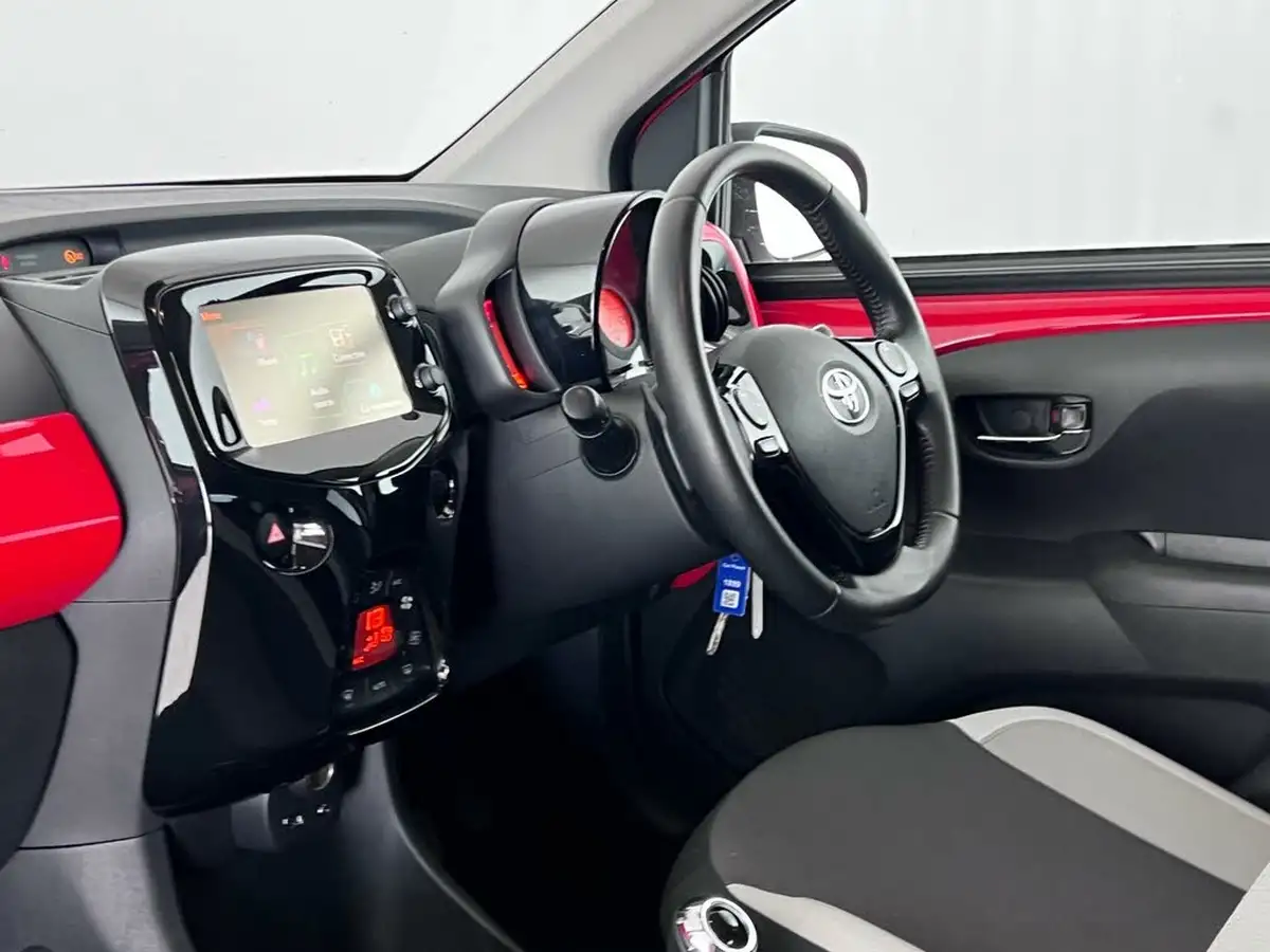 2017-toyota-aygo-10-vvt-i-x-style-71bhp-x-shift-big-16