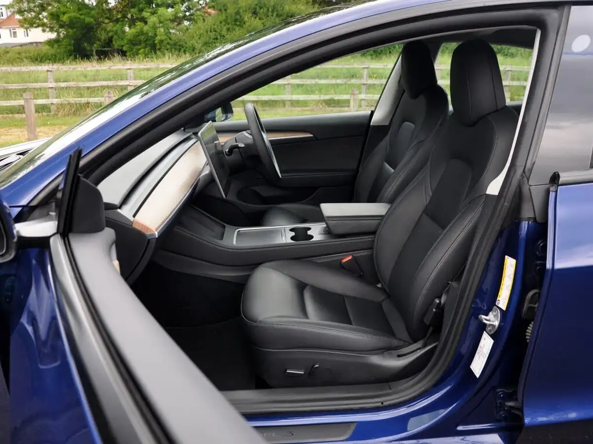2022-tesla-model-3-e-long-range-big-37