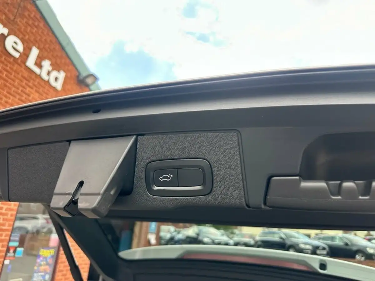 2018-volvo-xc60-20td-d4-momentum-4x4-big-28