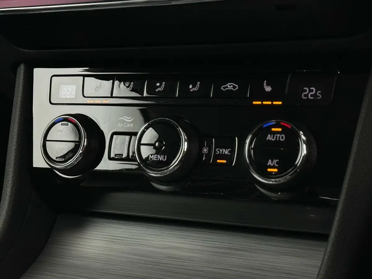 2020-skoda-superb-14-tsi-se-technology-estate-big-19