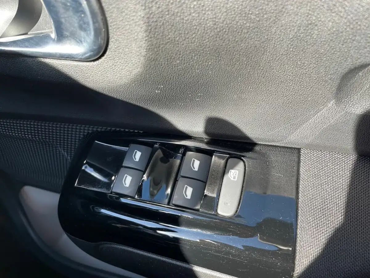2020-citroen-c3-12-puretech-flair-83ps-big-19
