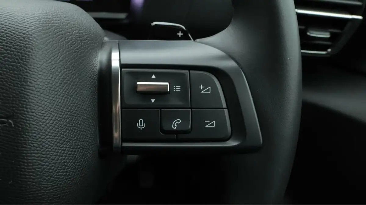 2023-citroen-c4-12-puretech-c-series-edition-eat8-big-24