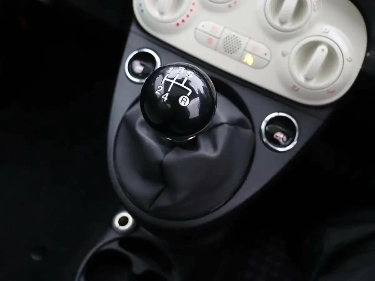 2018-fiat-500-12-lounge-big-26