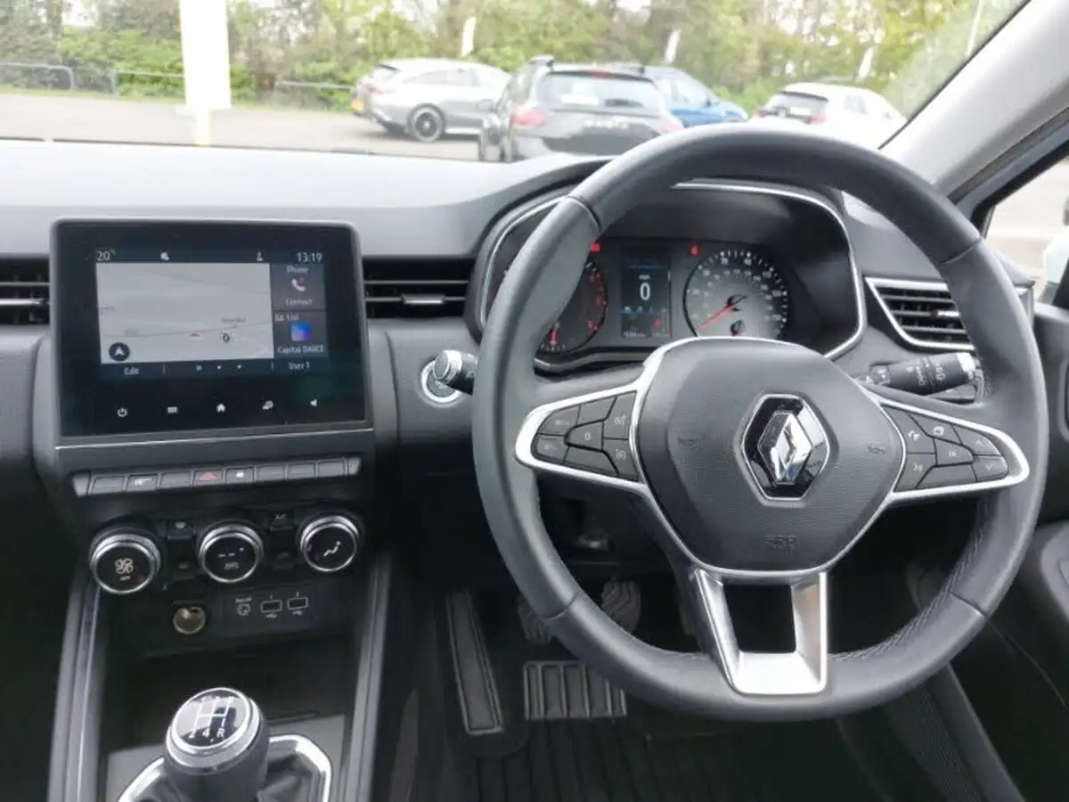 2021-renault-clio-10-sce-iconic-65ps-big-6