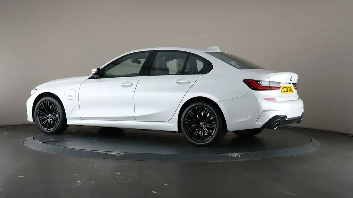 2022-bmw-3-series-20-330e-m-sport-pro-pack-saloon-4d-big-75