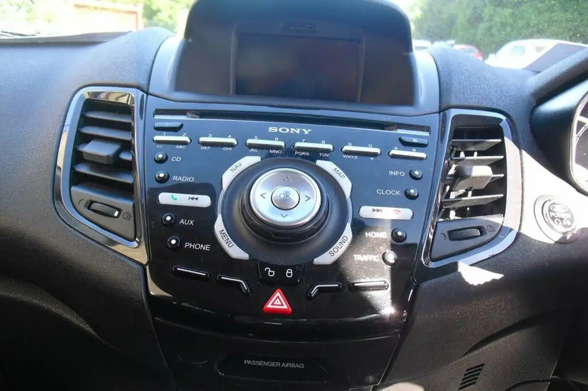 2014-ford-fiesta-10-titanium-x-100ps-ss-5d-big-3