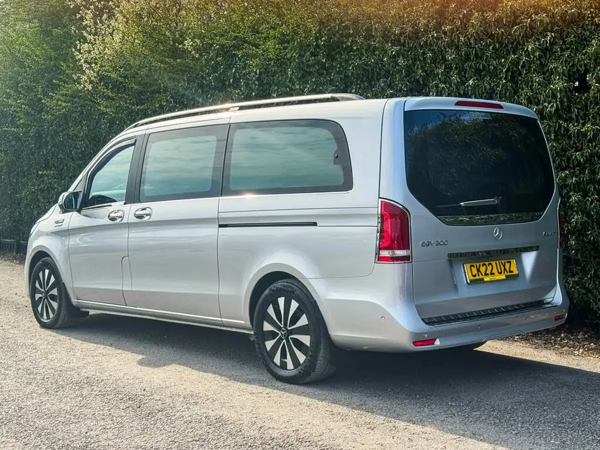 2022-mercedes-benz-eqv-e-eqv-300-sport-big-6