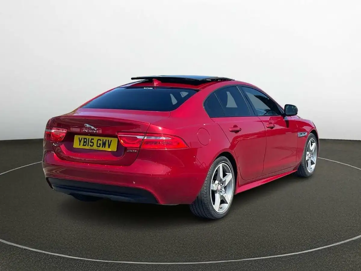 2015-jaguar-xe-20-r-sport-200ps-big-9