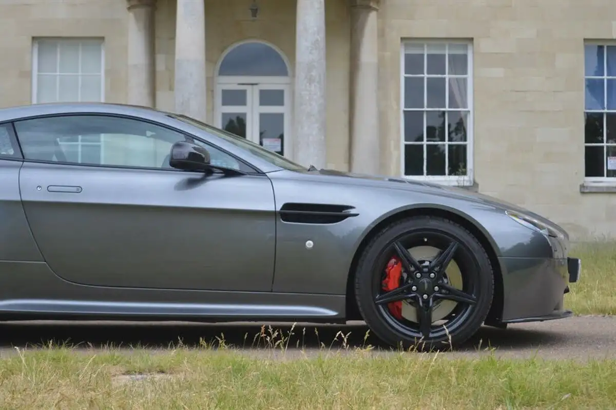 2017-aston-martin-vantage-47-v8-vantage-s-coupe-big-10