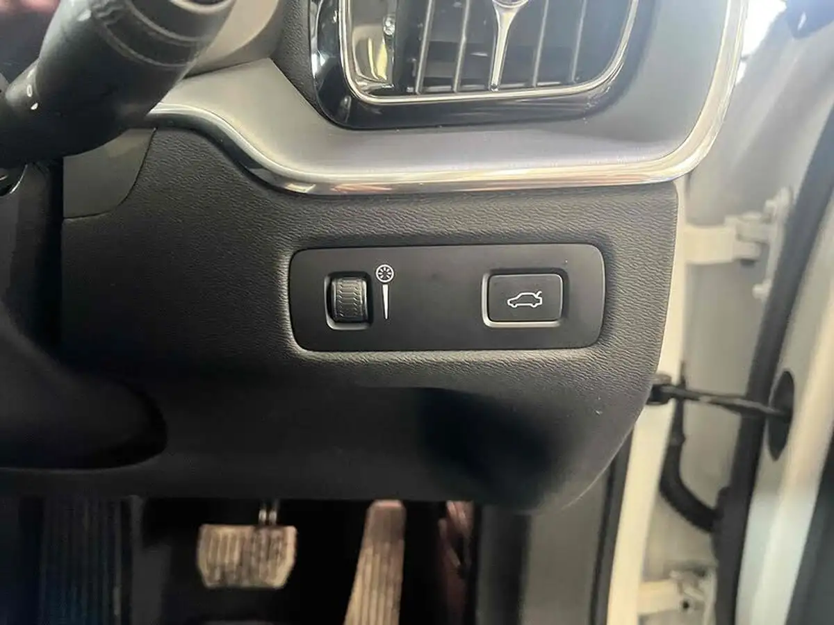 2021-volvo-xc60-20-b5-momentum-big-21