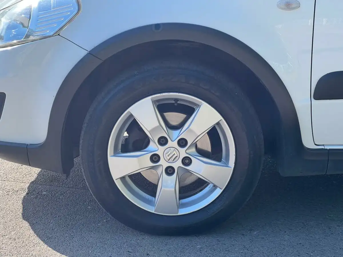2011-suzuki-sx4-16-sz5-big-24
