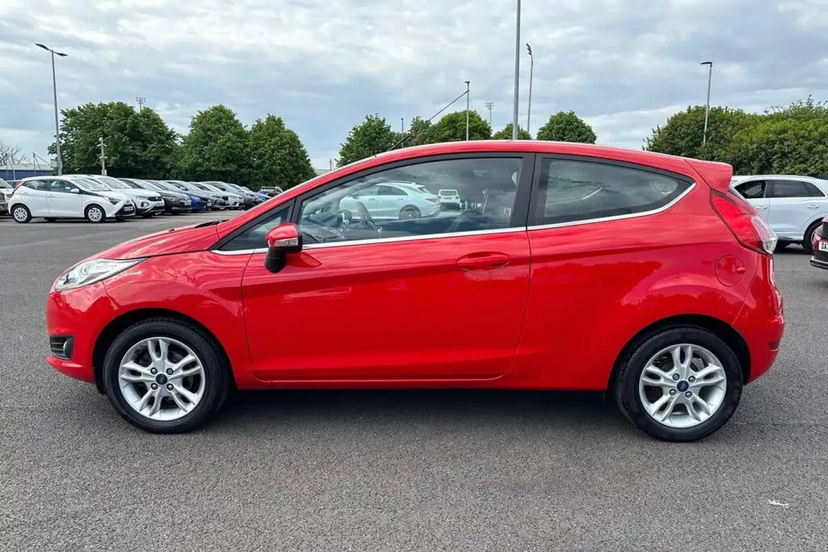 2017-ford-fiesta-125-zetec-3d-big-29