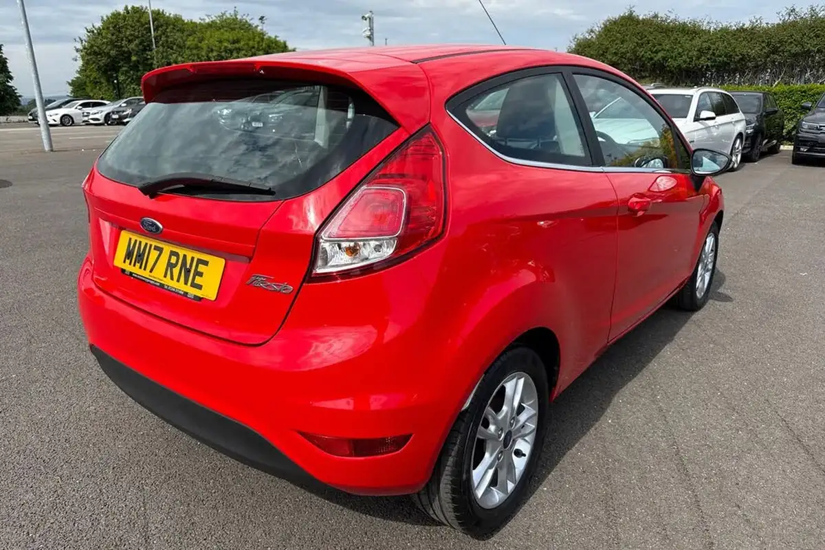 2017-ford-fiesta-125-zetec-3d-big-33