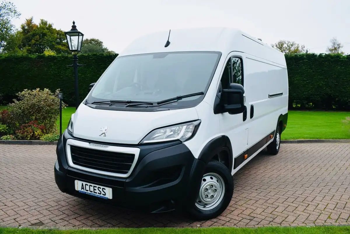 2022-peugeot-boxer-22-bluehdi-professional-435-l4-h2-big-0