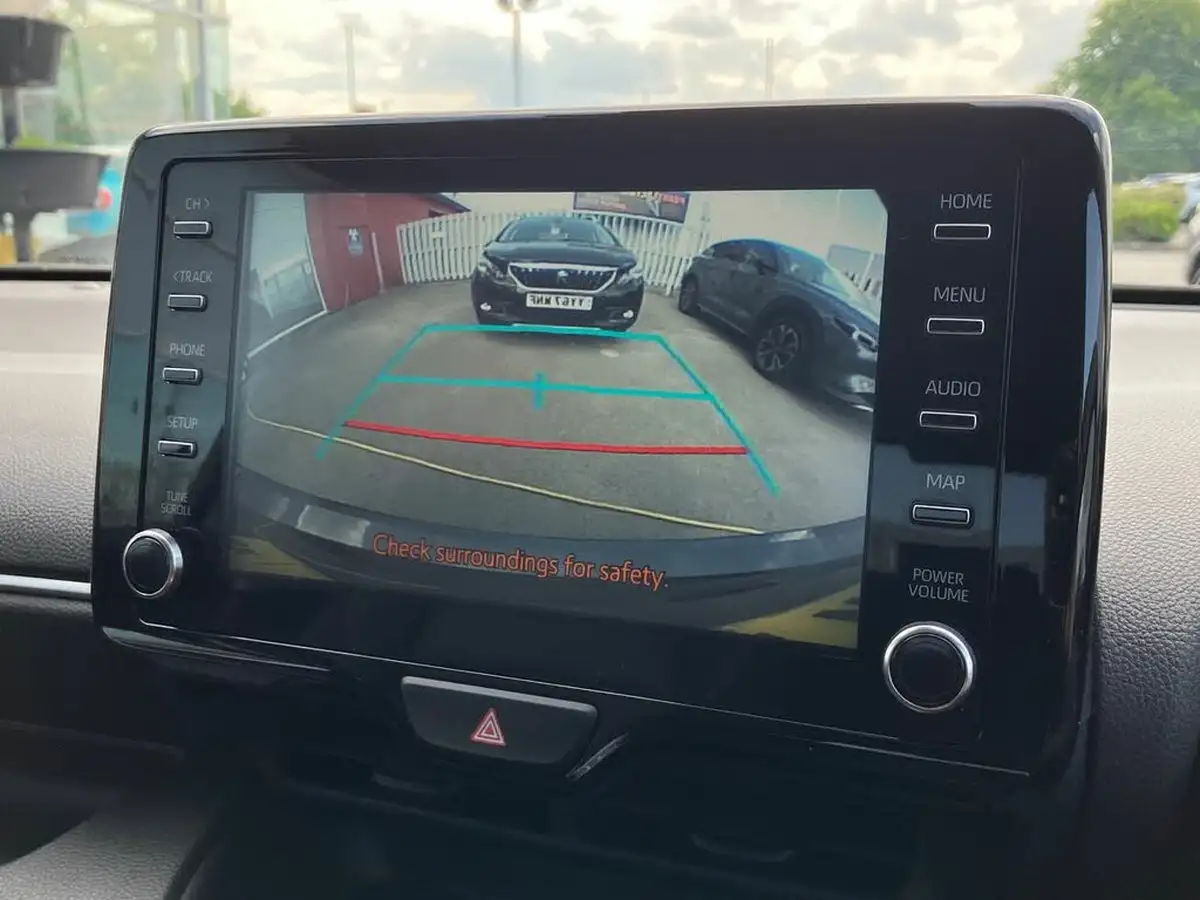 2022-mazda-mazda2-15-select-big-44