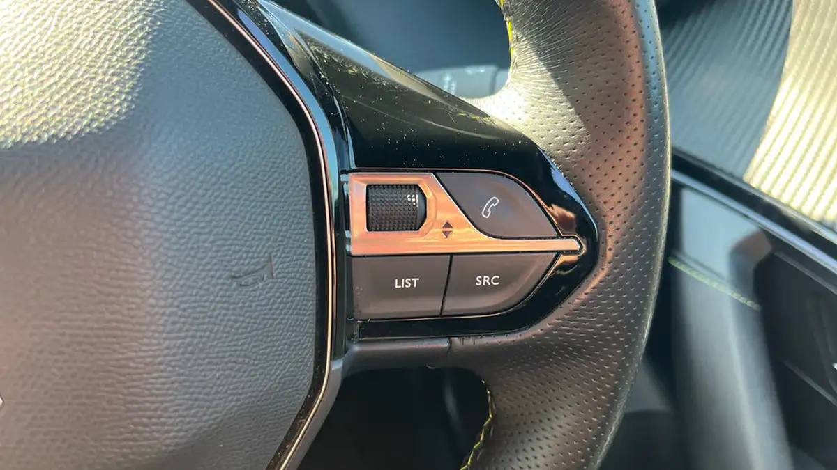 2021-peugeot-2008-suv-12-puretech-gt-big-23