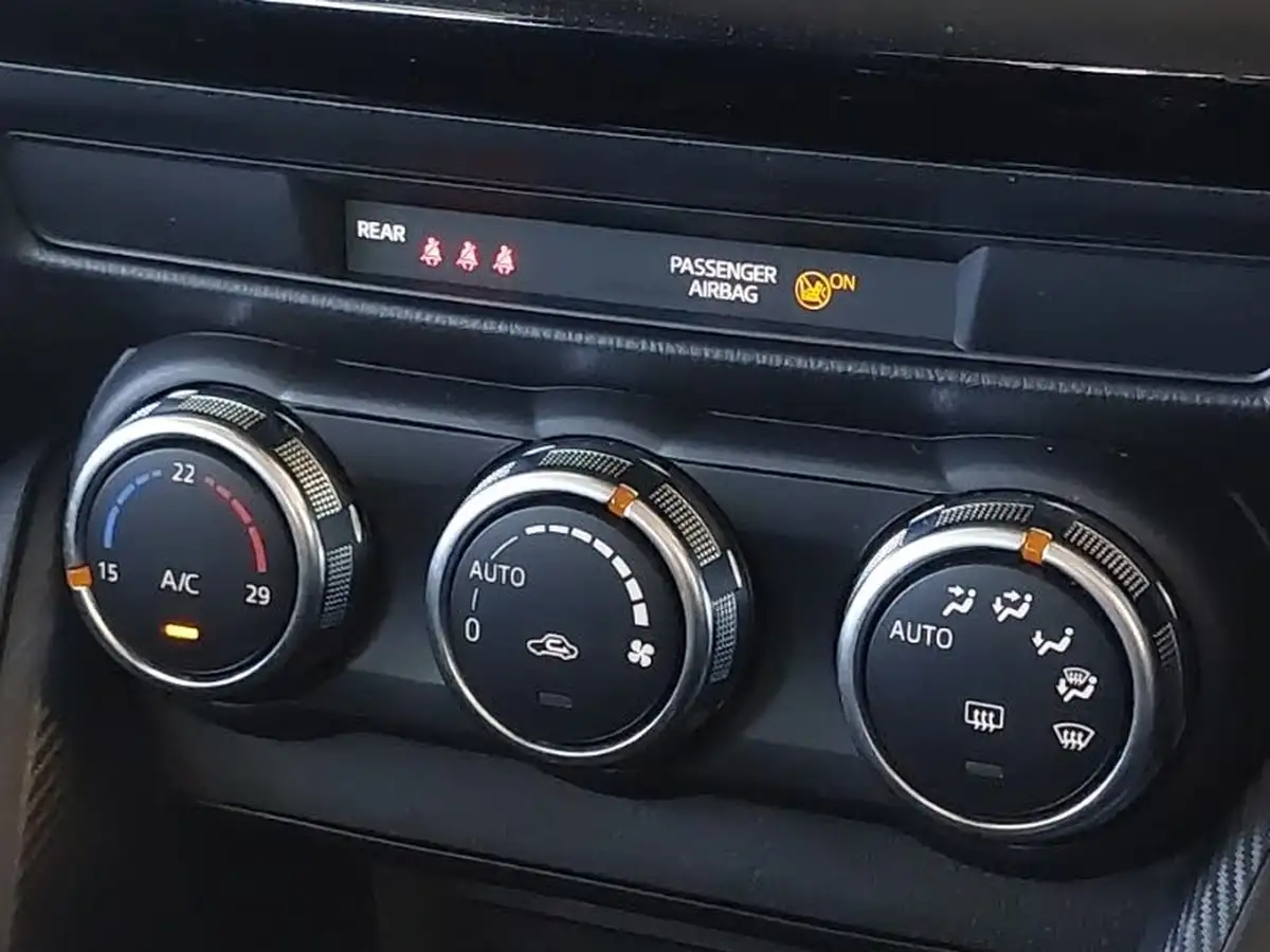 2024-mazda-mazda2-15-e-skyactiv-g-homura-big-12