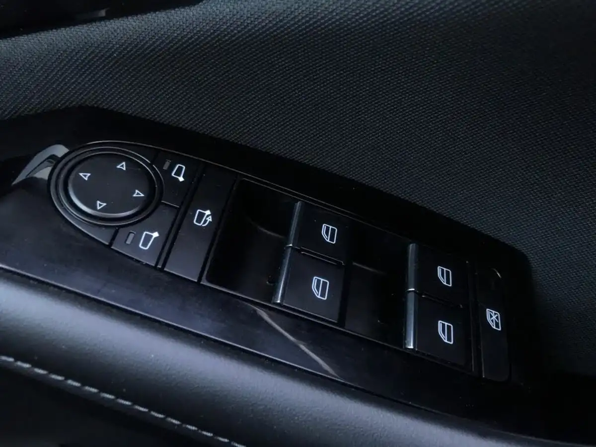 2025-mazda-cx-30-25-e-skyactiv-g-exclusive-line-big-19