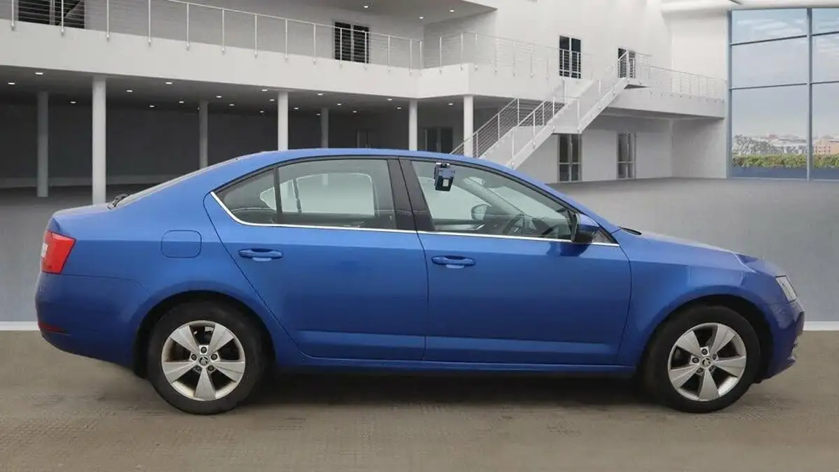 2019-skoda-octavia-16tdi-se-technology-hatchback-dsg-big-4