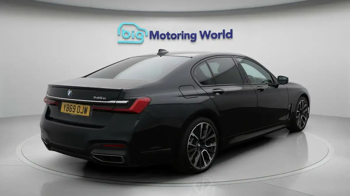 2019-bmw-7-series-30-745e-m-sport-big-7