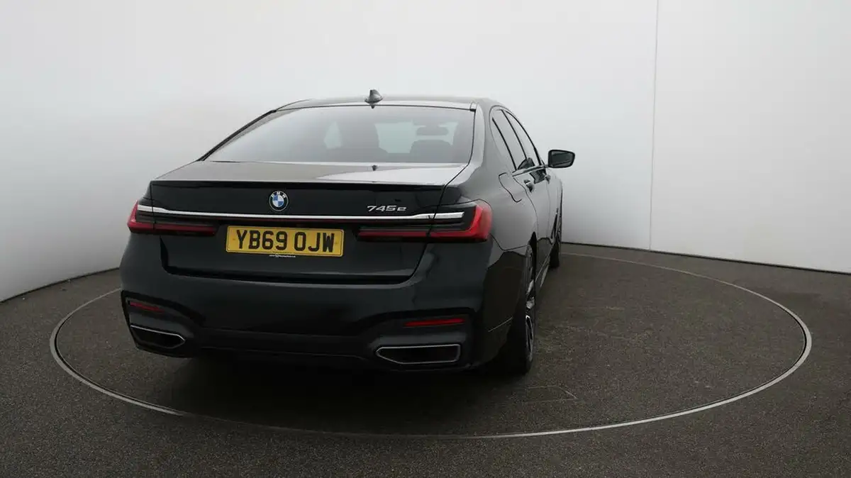 2019-bmw-7-series-30-745e-m-sport-big-55