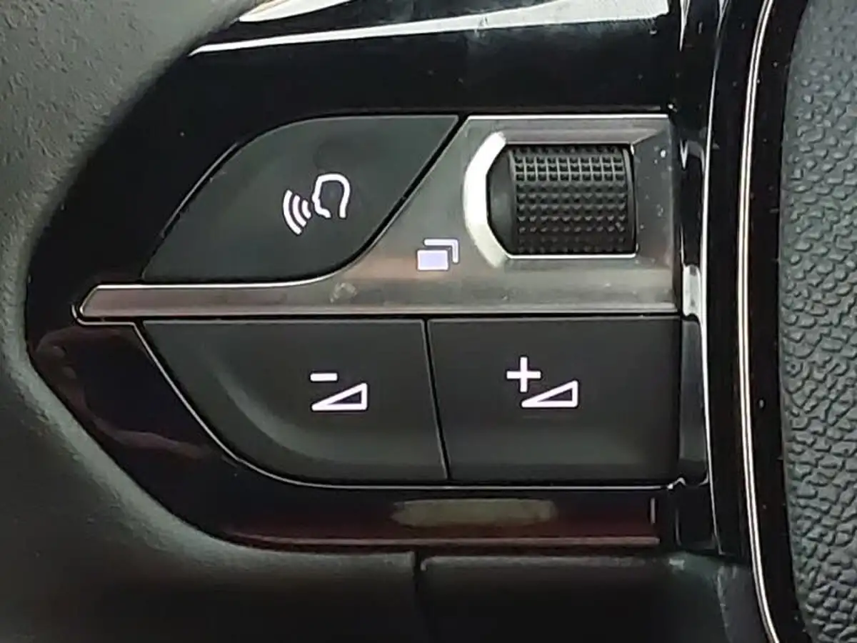 2024-peugeot-2008-suv-12-puretech-allure-130ps-eat8-big-13