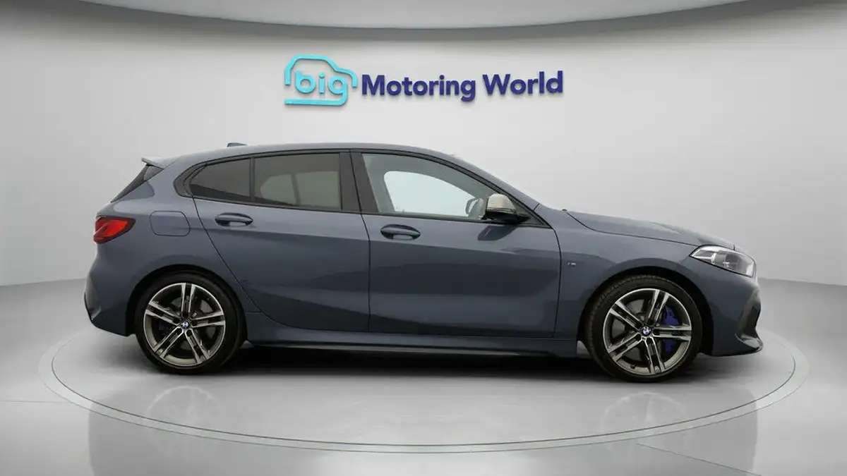 2022-bmw-1-series-20-m135i-xdrive-big-7