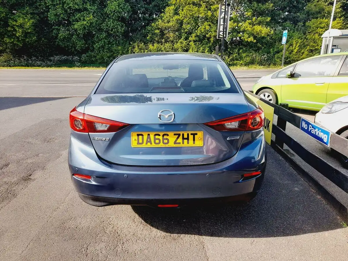 2016-mazda-mazda3-15td-se-l-nav-fastback-4d-big-5