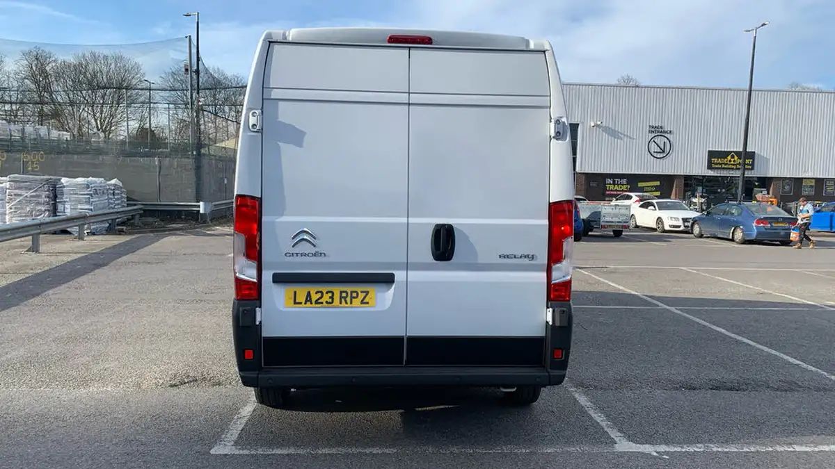 2023-citroen-relay-22bluehdi-35-l3h2-enterprise-edition-panel-big-8
