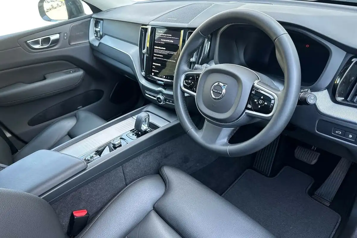 2024-volvo-xc60-20-b5-plus-big-9