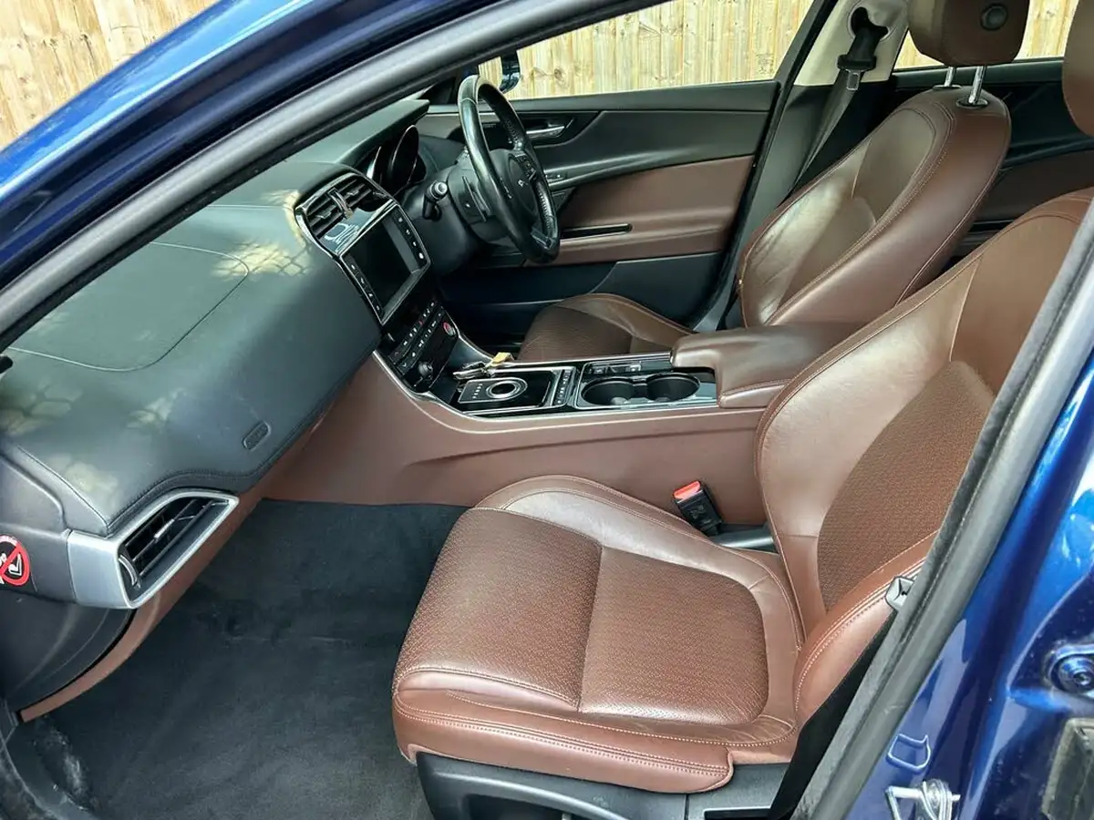 2015-jaguar-xe-20td-portfolio-180ps-auto-big-24