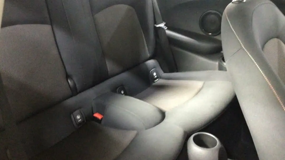 2016-mini-cooper-12-one-3d-auto-big-8