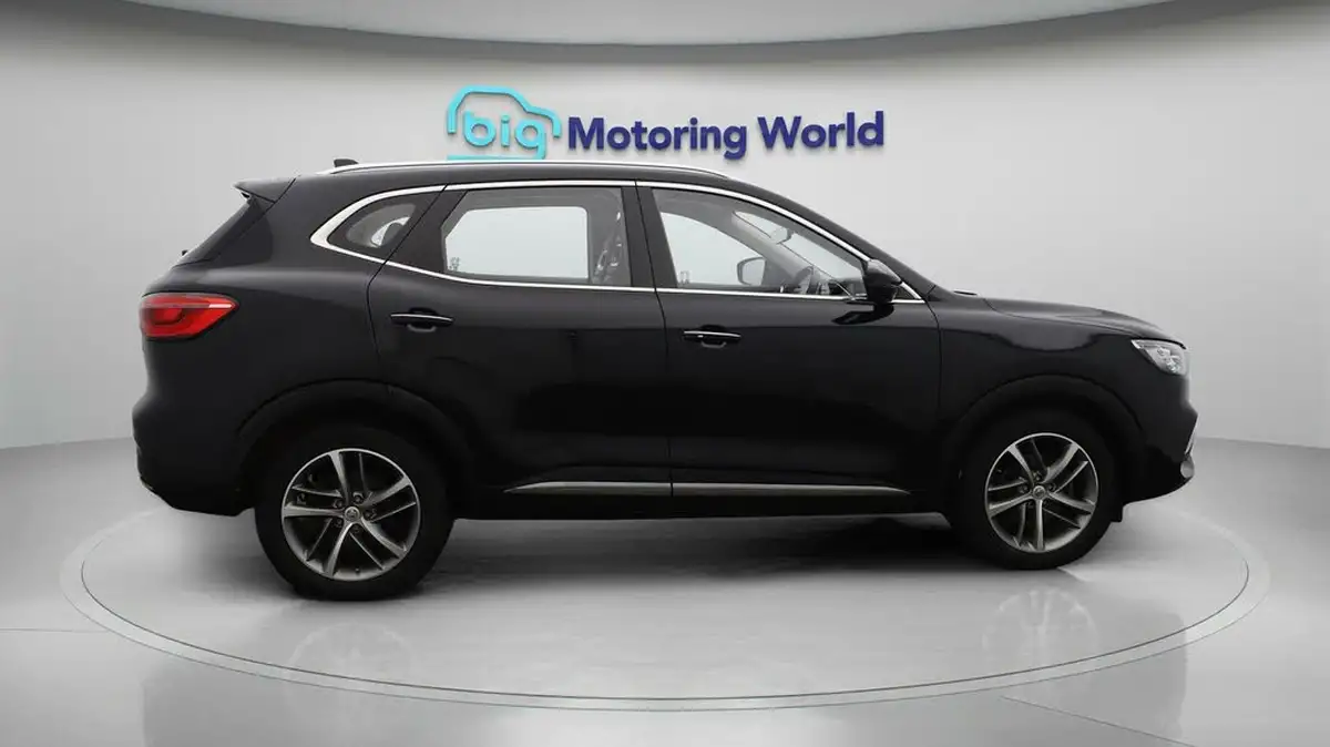 2022-mg-hs-15t-gdi-exclusive-162ps-dct-big-8