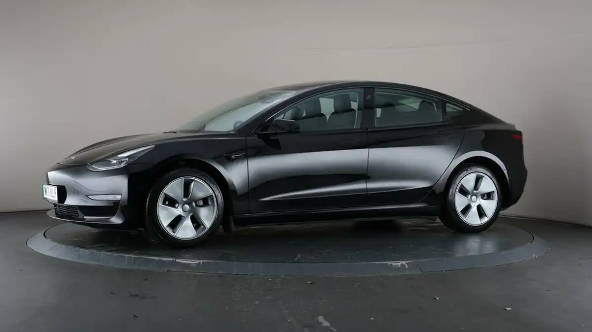 2021-tesla-model-3-e-long-range-awd-big-40