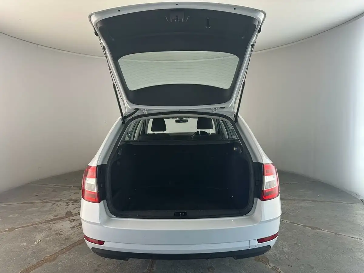 2019-skoda-octavia-16tdi-se-technology-estate-big-18